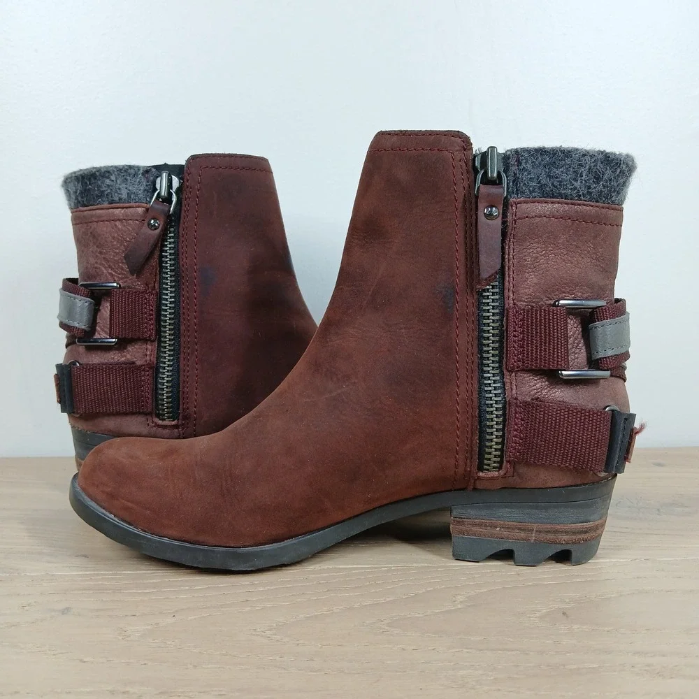 Sorel Boots Women 7 Red Leather Strap Buckle Ankle Lug Sole Outdoorsy